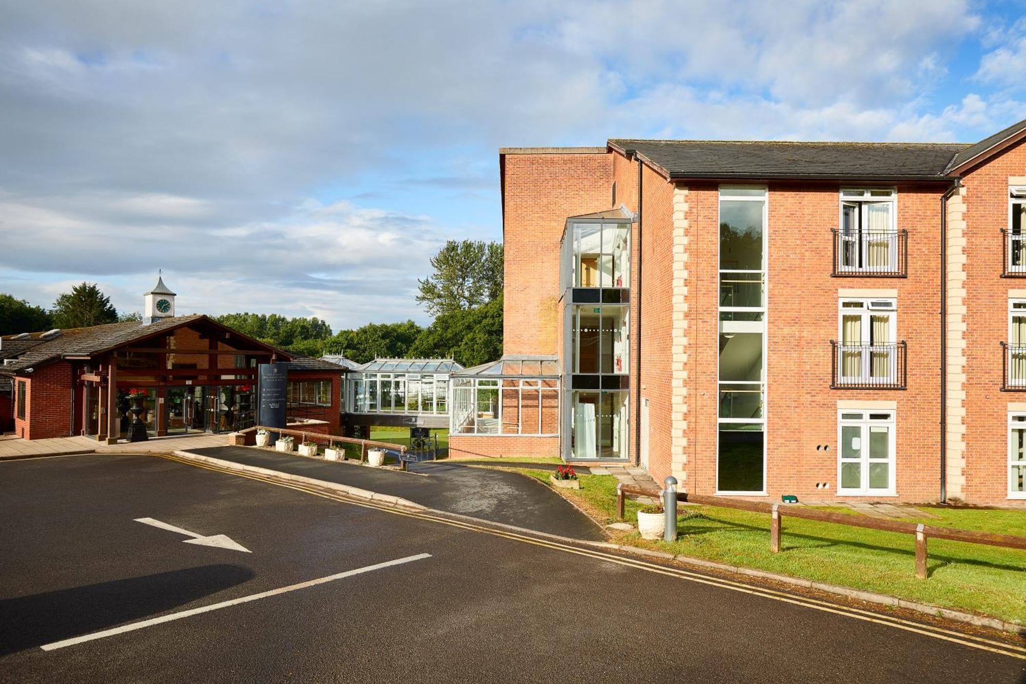 Macdonald Hill Valley Hotel, Spa & Golf Resort Whitchurch  Kültér fotó